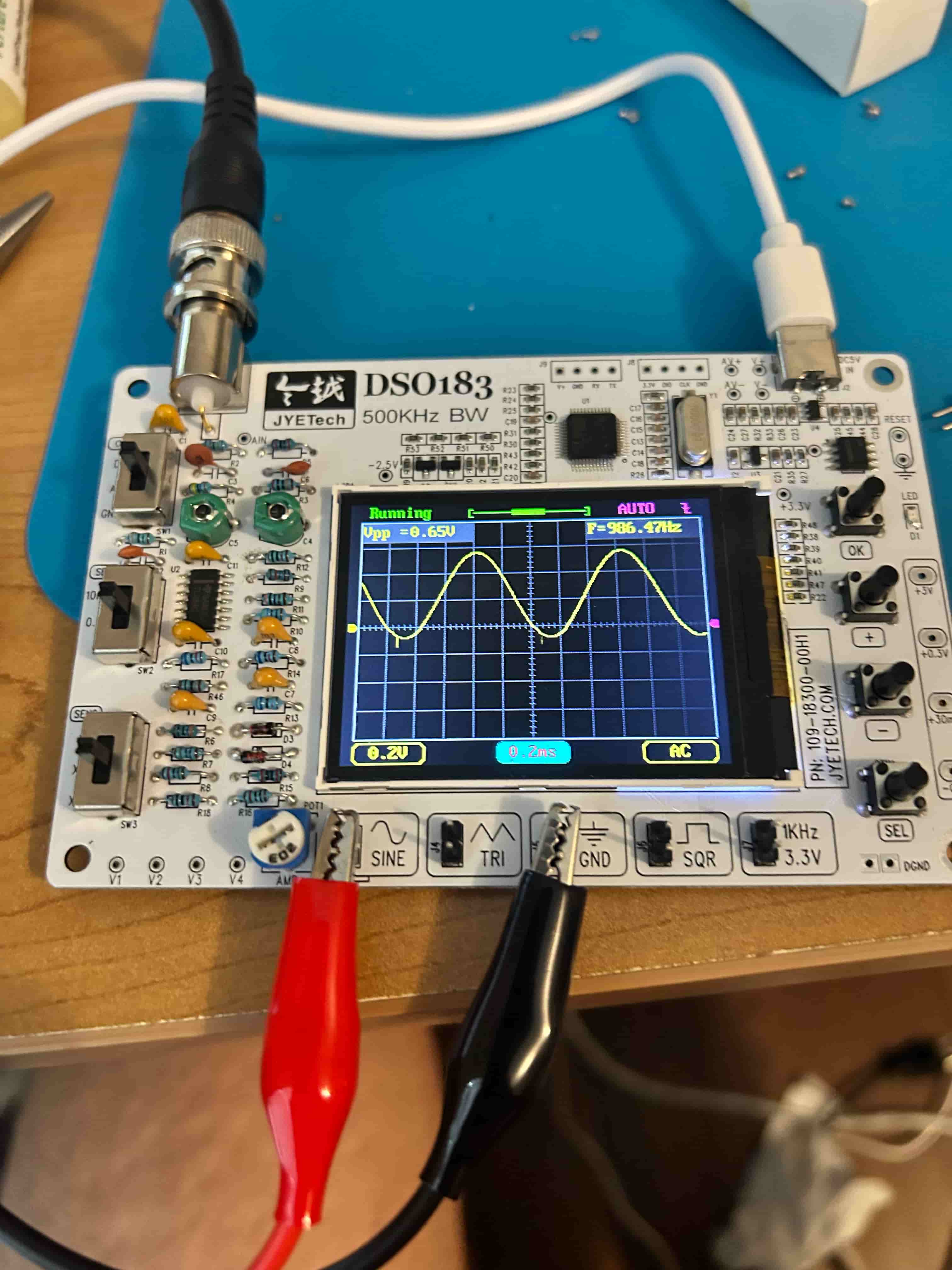 Sine wave produced by built-in waveform generator on DSO183 oscilloscope
