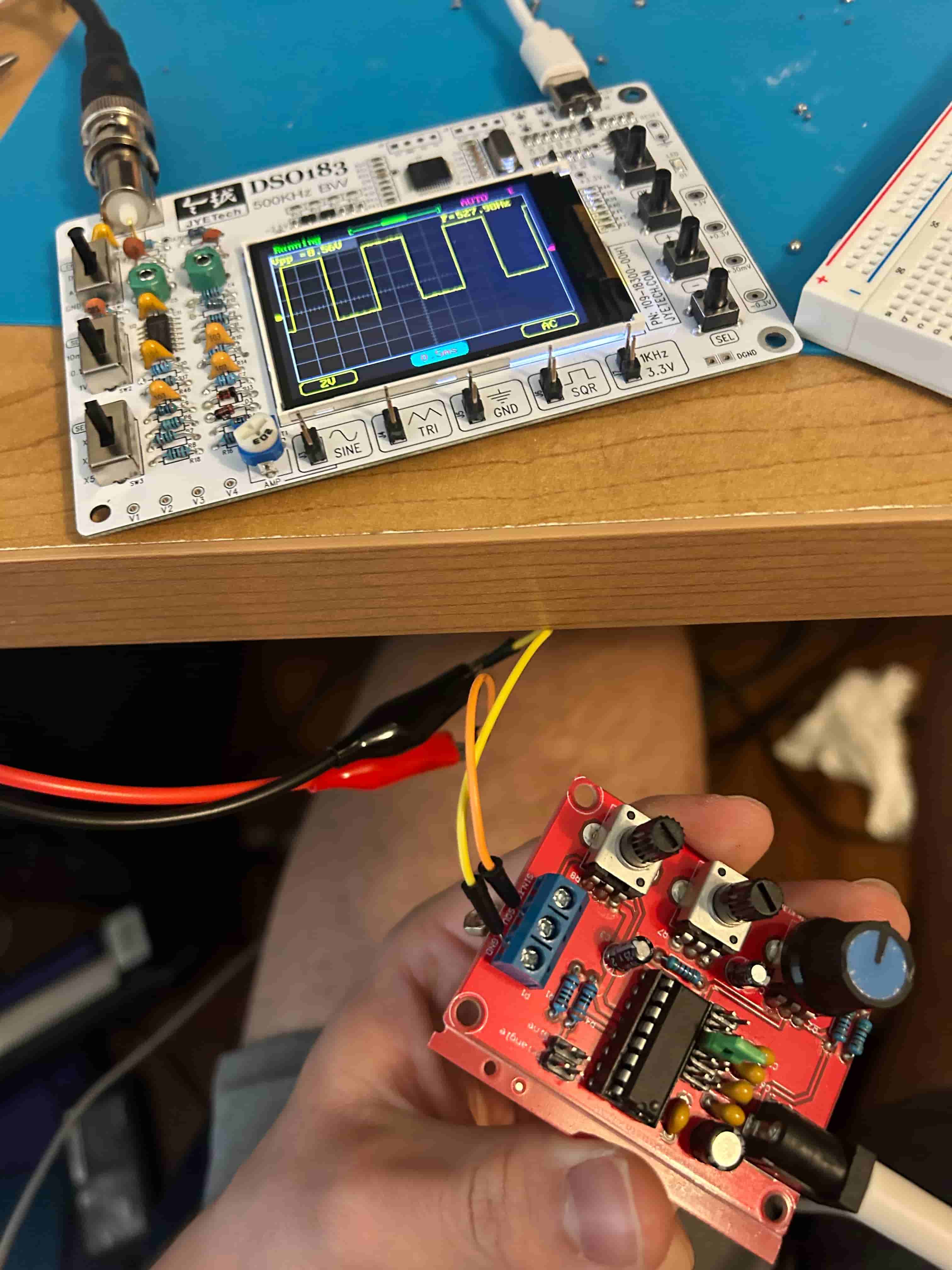 Square wave produced by XR2206 on oscilloscope